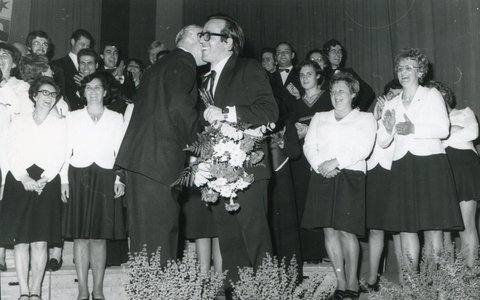 1975